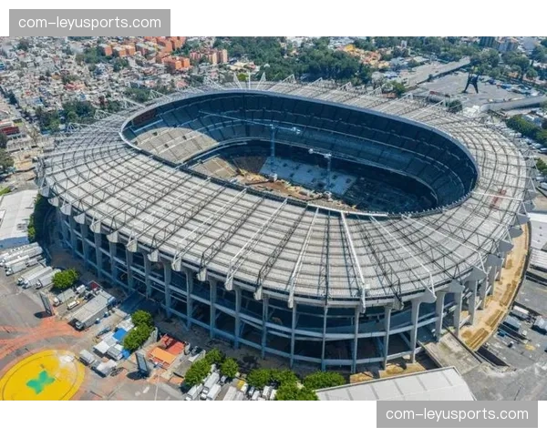 墨西哥草帽军团坐拥高原主场，主帅演练4-2-3-1双后腰阵型应对强敌纵深打击